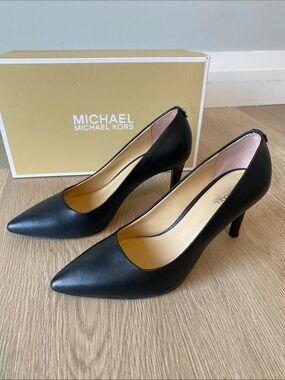 Michael Kors Dorothy Flex Leather Black Pointed Toe Pumps Size 6.5